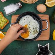 ¿Conviene desayunar salado?: consejos de nutricionistas para controlar el apetito y evitar el picoteo