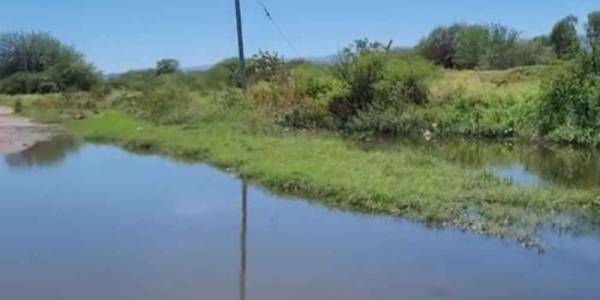 Vecinos del Barrio 20 de Marzo denuncian seis años de abandono, calles anegadas y riesgo de dengue