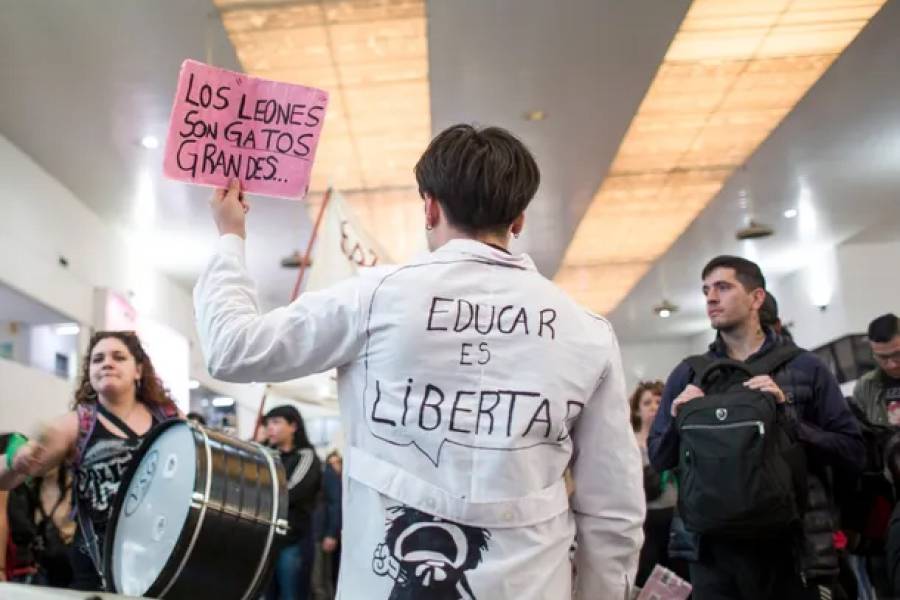 Financiamiento universitario: la Justicia ordena al Gobierno actualizar los salarios docentes y becas