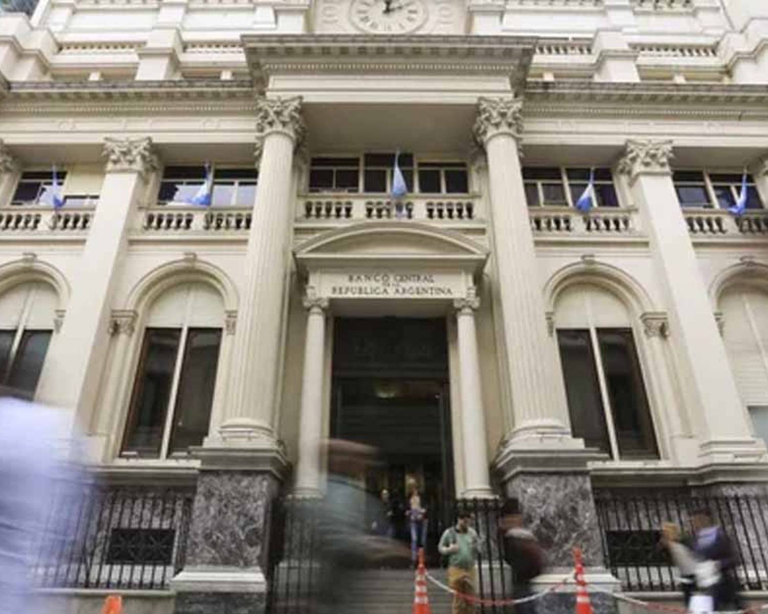 Arranca la Fase 4 del programa económico: inyección de pesos y compra de divisas