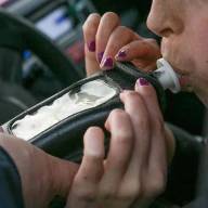 Un conductor estaba tan borracho que saturó el alcoholímetro durante un control vial en la Ruta 226