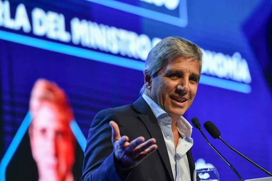 Mientras el mercado presiona para abrir el cepo, arranca un nuevo esquema cambiario