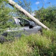 Chocaron un poste y dejaron sin energía a sectores del Sur de la Capital
