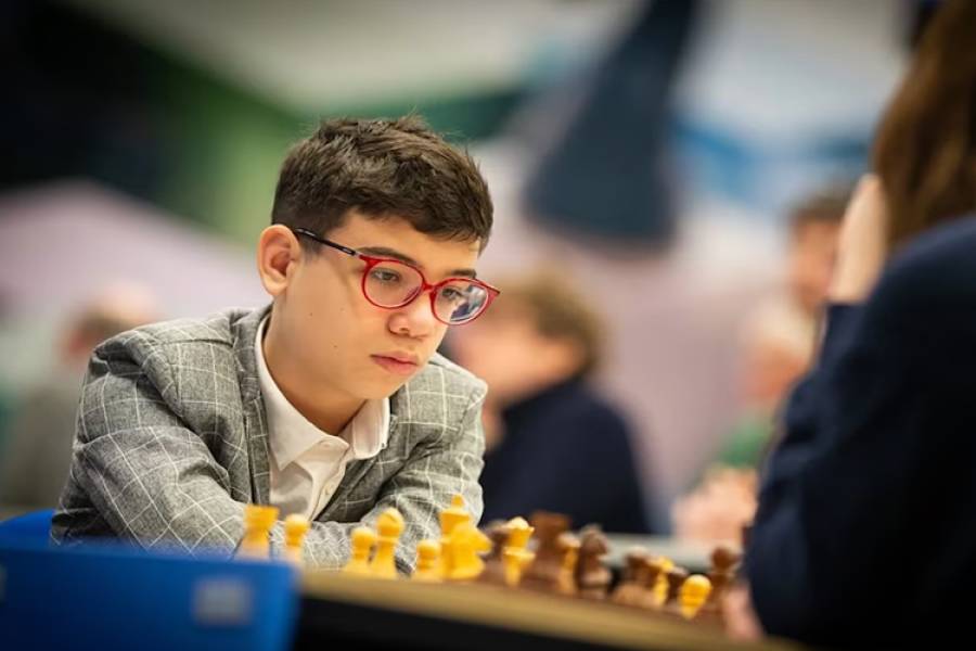 El argentino Faustino Oro tuvo una actuación inolvidable: brilló con una partida implacable y lidera la competencia en Países Bajos