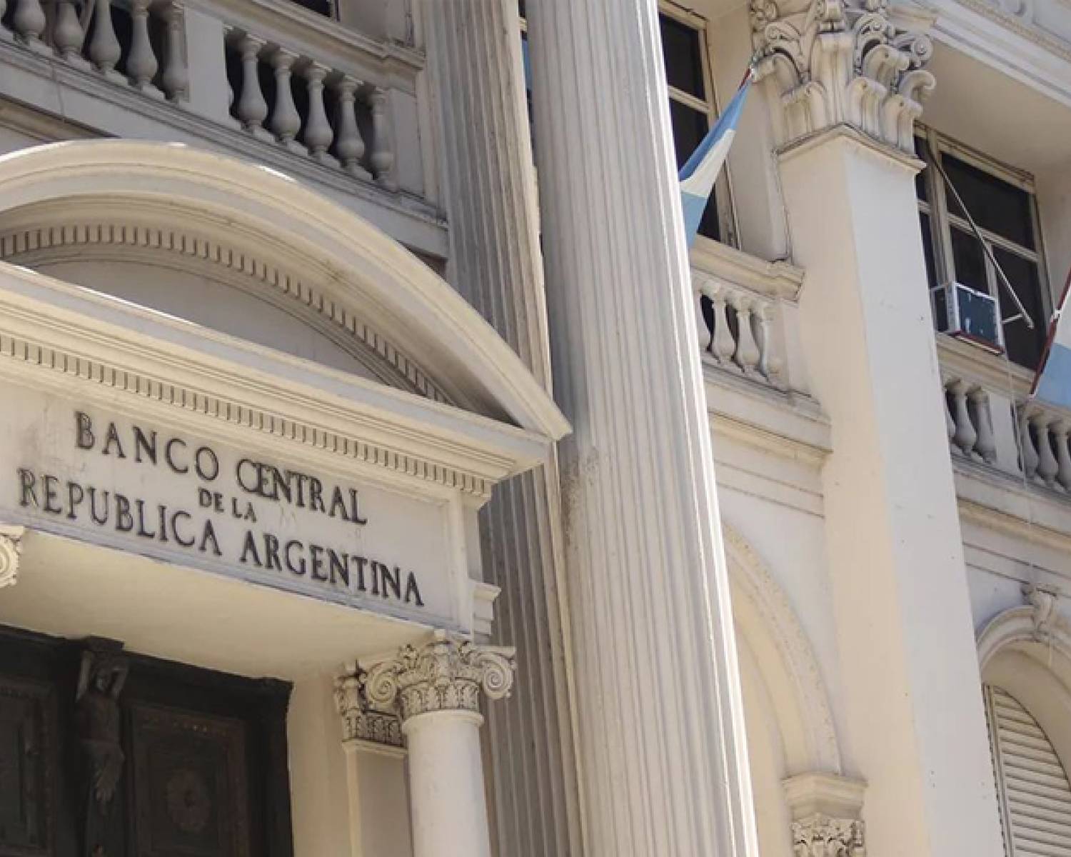 El Banco Central continúa con la compra de dólares y ya suma más de USD 900 millones en enero