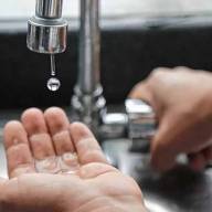 Baja presión y falta de agua en la zona Este de la Capital