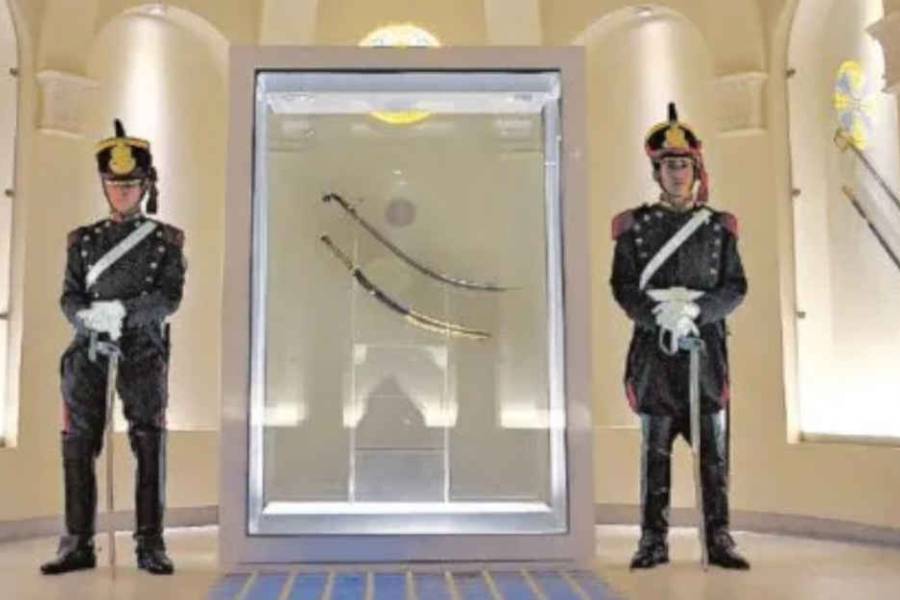 La Justicia rechaza frenar el traslado del sable corvo de San Martín, pero ordena informes y medidas de control