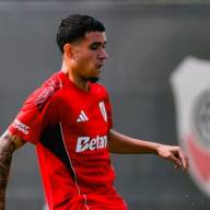 Por qué Gallardo decidió concentrar a Kendry Páez pese a que ni irá al banco en River-Tigre