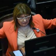 ¿Le pasaban letra? La verdad sobre los anteojos inteligentes que usó Patricia Bullrich en el Senado