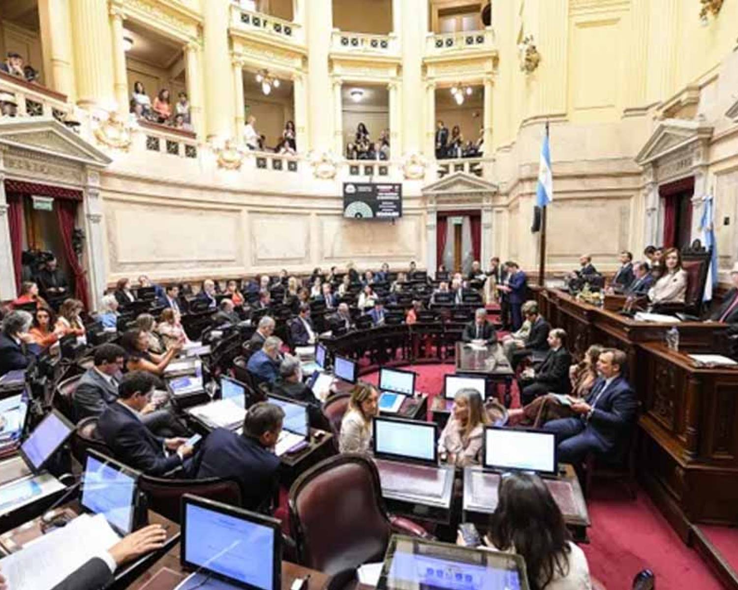 Aseguran que los senadores que avalaron la Reforma Laboral no la leyeron: cuánto cobran por mes