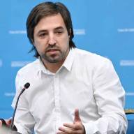 Kicillof y Kreplak intervinieron con un avión sanitario para trasladar al país a Samid desde Uruguay