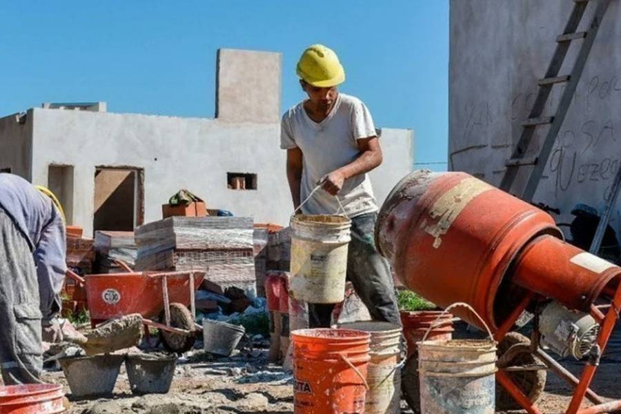 Crisis en la construcción: advierten por la pérdida de 120.000 empleos y el impacto de la apertura económica