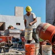 Crisis en la construcción: advierten por la pérdida de 120.000 empleos y el impacto de la apertura económica