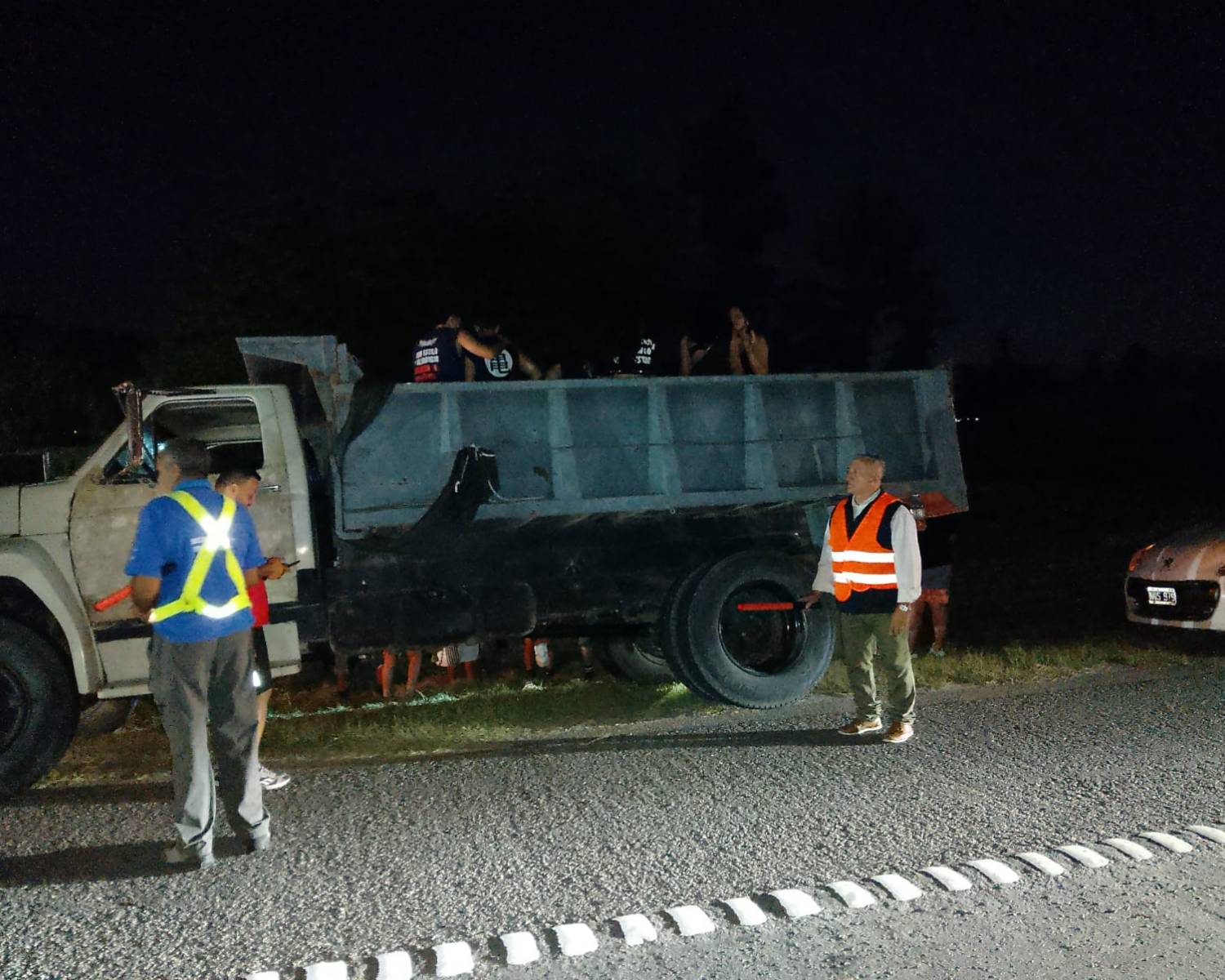 Trasladaban 23 chicos en una caja de camión en el ingreso a la capital de Catamarca