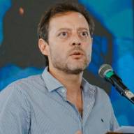 Natella le advierte al senador Fama que le haga honor a su sueldo  