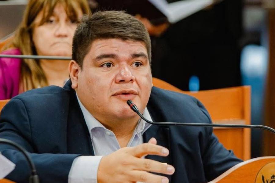 “Acuña se olvida de que cuando fue ministro, en varias oportunidades no dieron aumento a los estatales”