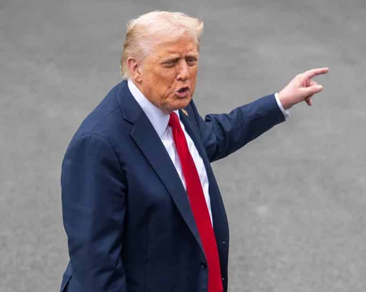 Donald Trump amenaza con una ofensiva “20 veces más fuerte” si Irán bloquea el estrecho de Ormuz