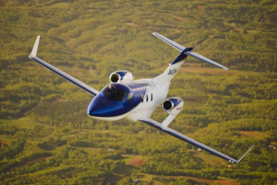 Revelaron documentos que confirman el vuelo privado de Manuel Adorni y su familia a Punta del Este