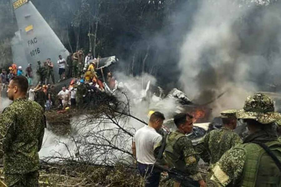 Qué se sabe del accidente de un avión militar que dejó al menos 68 muertos en el sur de Colombia