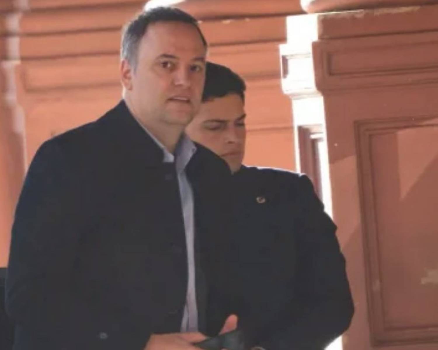 Adorni compró un departamento en Caballito por USD 230.000 con una hipoteca privada