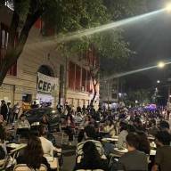 Docentes y estudiantes universitarios realizarán clases públicas frente al departamento de Adorni en Caballito