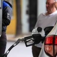 El Gobierno postergó el aumento del impuesto a los combustibles ante el impacto de la suba del petróleo