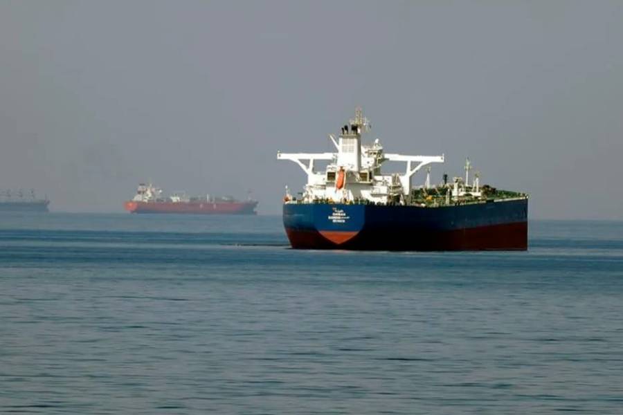 Los primeros buques atravesaron el estrecho de Ormuz tras el alto el fuego anunciado por Estados Unidos e Irán