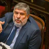 José Mayans exige abrir juicio político contra Milei: “No entiende un carajo y está pirado”