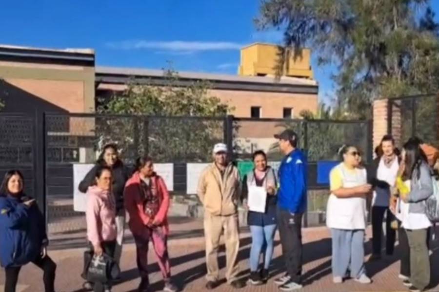 Recreo – La Paz: Padres protestan por la falta de personal de maestranza