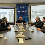 Raúl se reunió con autoridades de ARSAT para avanzar con la extensión de fibra óptica en el interior