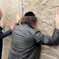 Javier Milei llegó a Israel y pasó por el Muro de los Lamentos