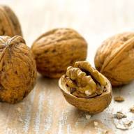 Cuántas nueces se recomienda comer por día para disminuir el colesterol