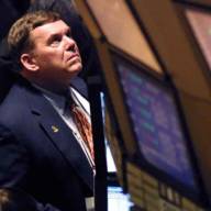 Wall Street: el riesgo país cae mientras las acciones y bonos están en un sube y baja