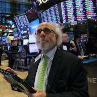 El riesgo país perforó el umbral de los 540 puntos mientras que cayeron las acciones en Wall Street