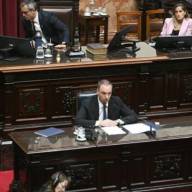 La oposición pone la mira en Adorni y busca interpelarlo en una sesión especial del Congreso