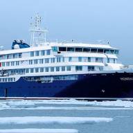 El crucero con casos de hantavirus llegó a Canarias y habló el único argentino a bordo