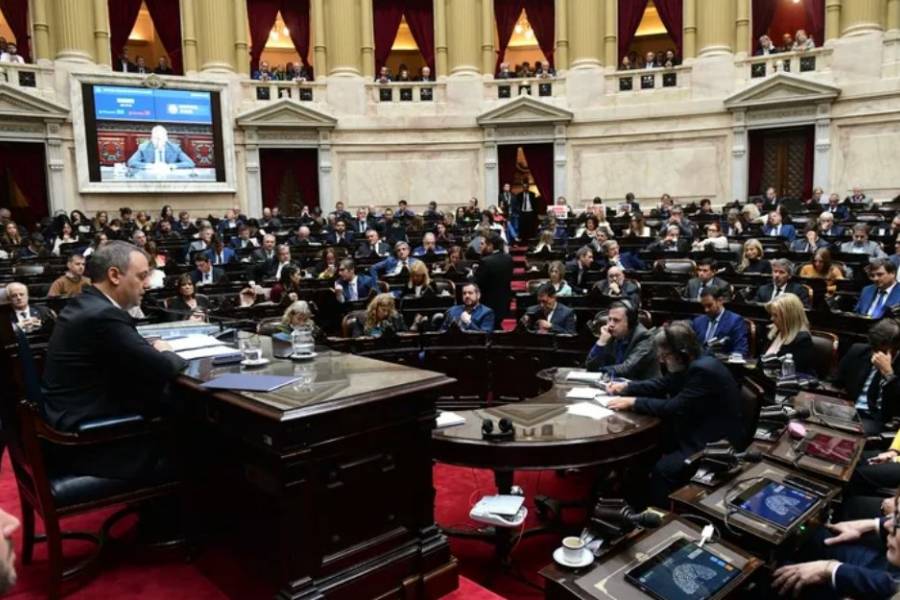 Una sorpresiva grieta en la oposición complica la sesión para avanzar con la interpelación a Manuel Adorni