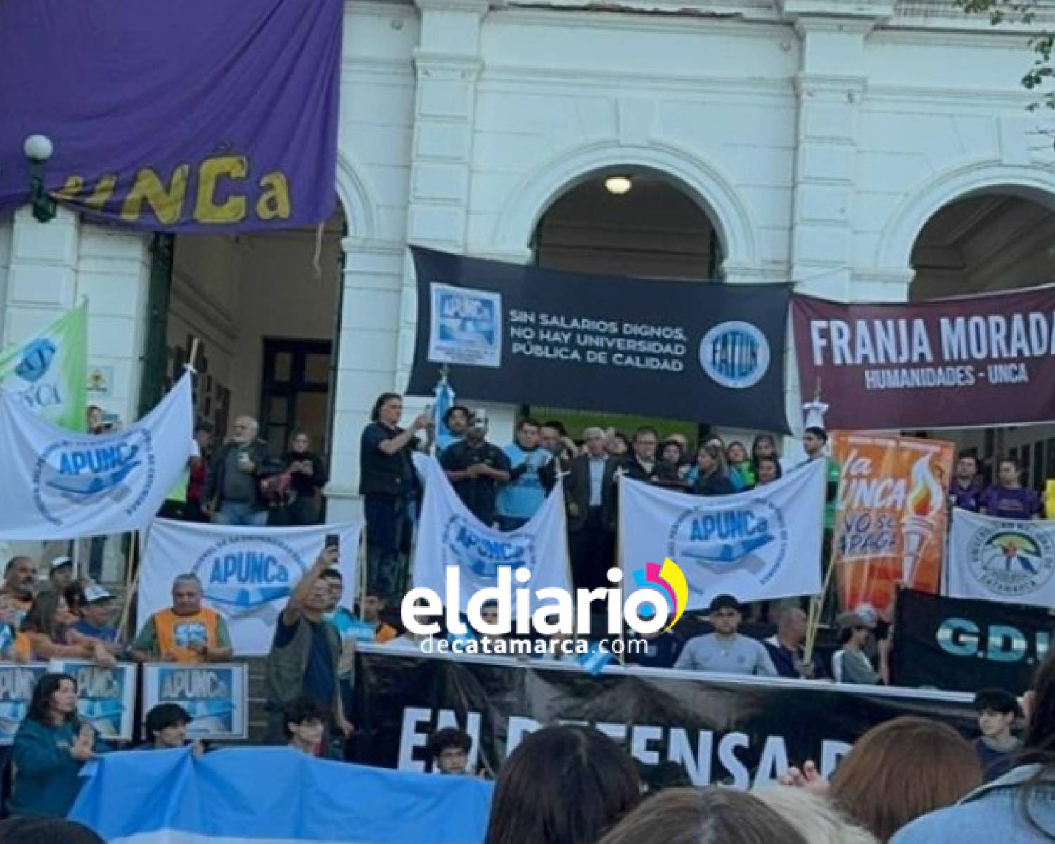 Multitudinaria marcha en Catamarca en defensa de la educación pública