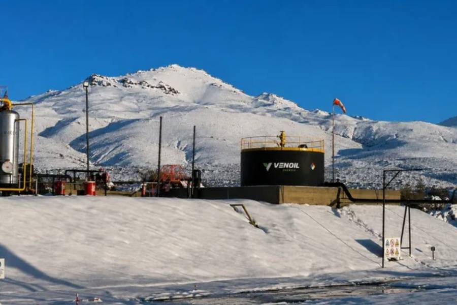 El Gobierno autorizó a YPF a vender dos áreas petroleras: qué empresa las tendrá