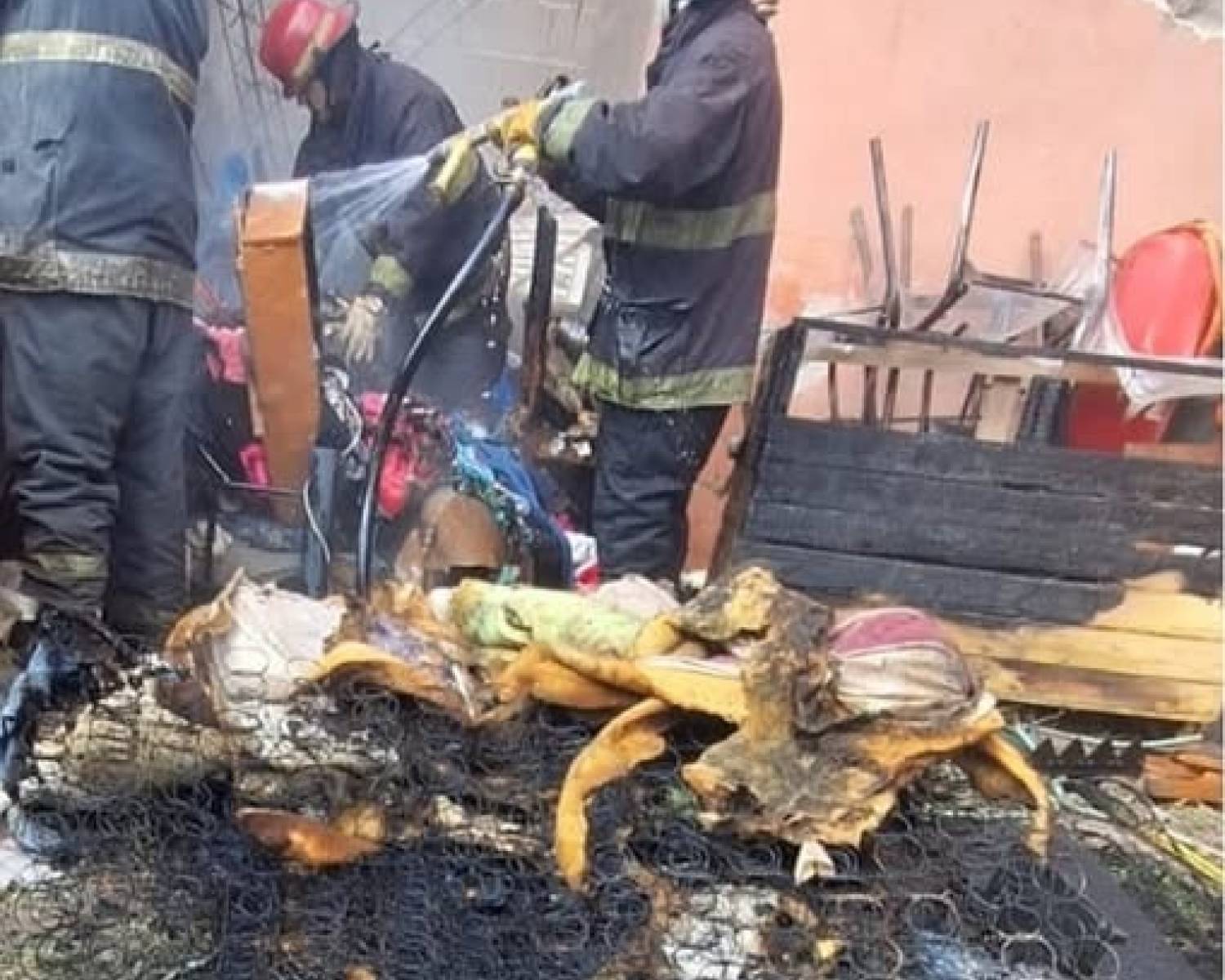 Tragedia: Fallece una madre y su hijo tras incendiarse la vivienda