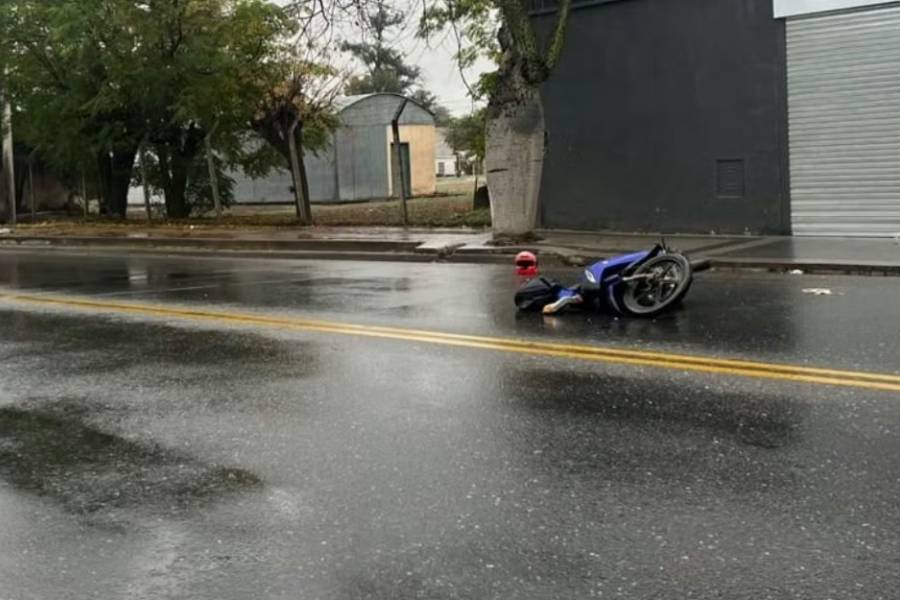 Terminó en el hospital por culpa de un bache