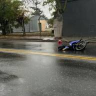 Terminó en el hospital por culpa de un bache