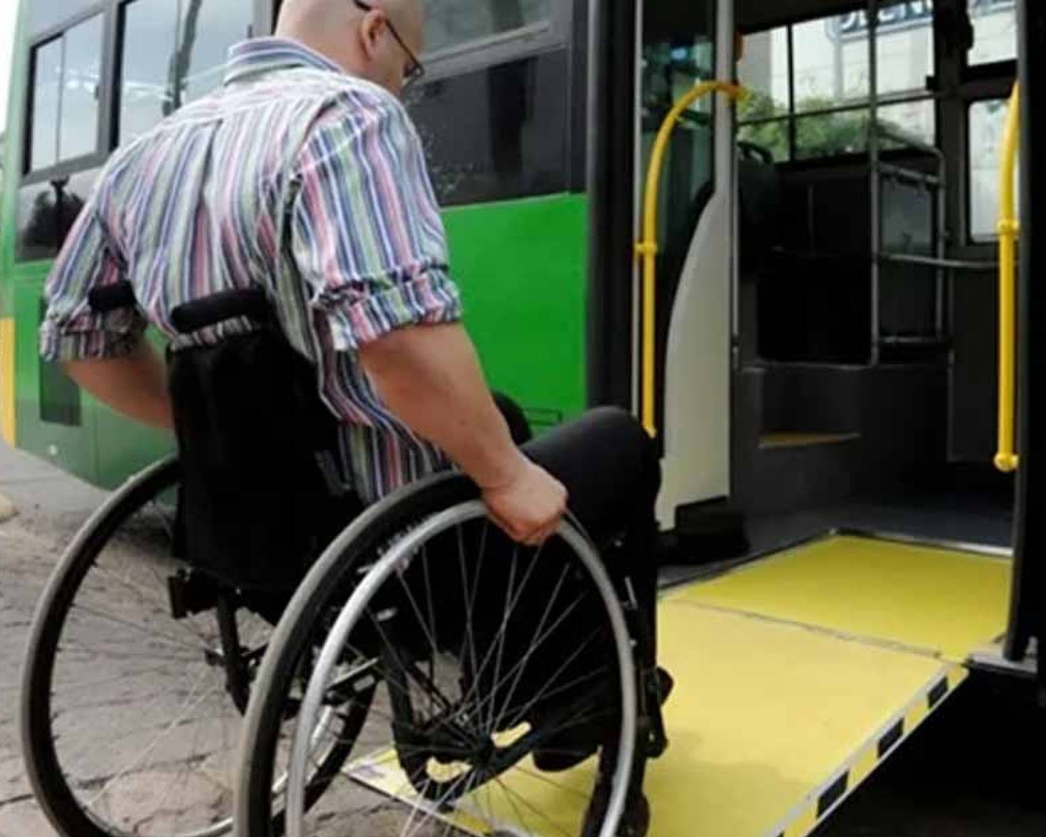 El Gobierno anunció que las personas con discapacidad podrán viajar en trenes y colectivos sin certificado