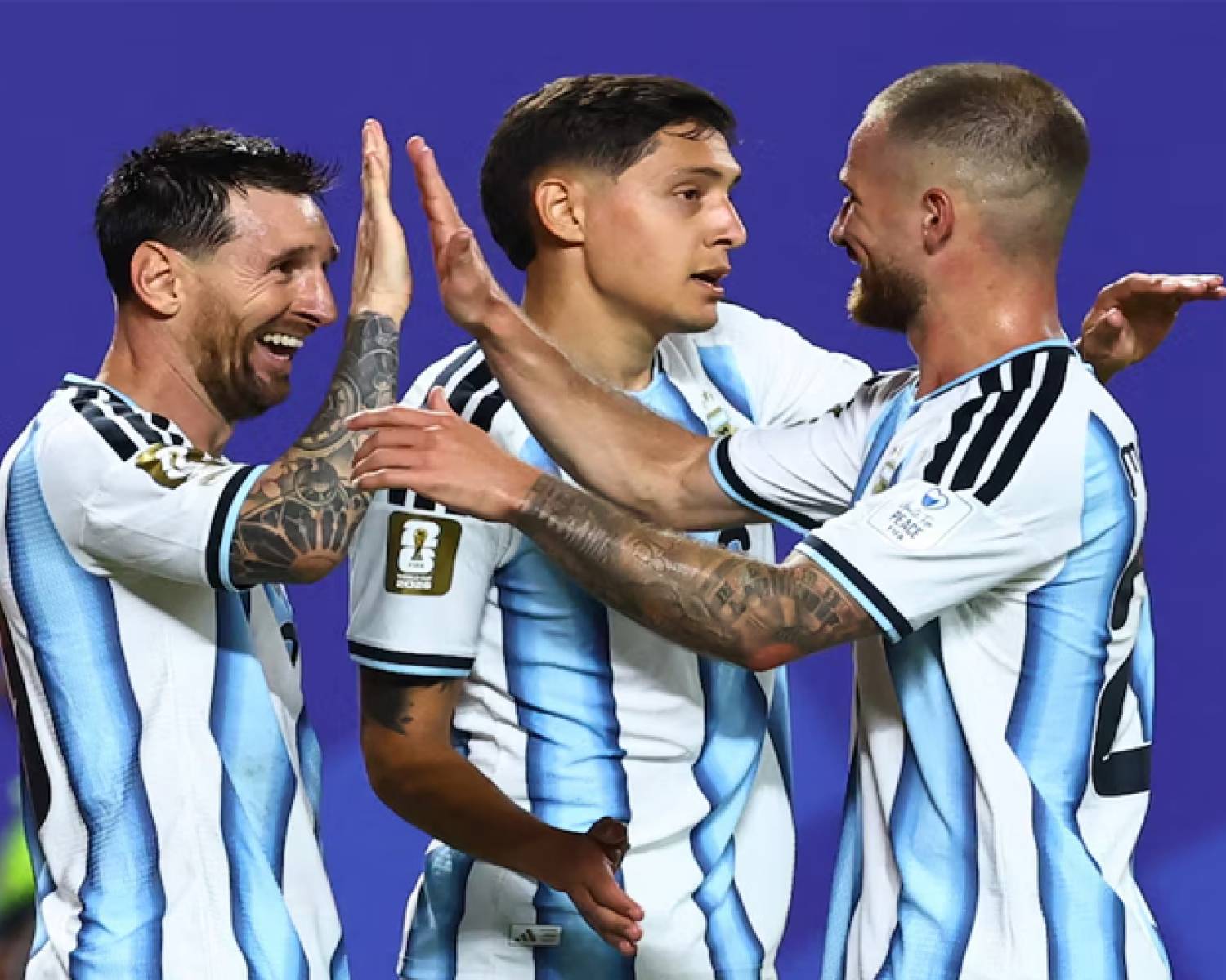 Con un show de Messi, Argentina jugó como campeón y venció 3-0 a Argelia en su debut en el Mundial