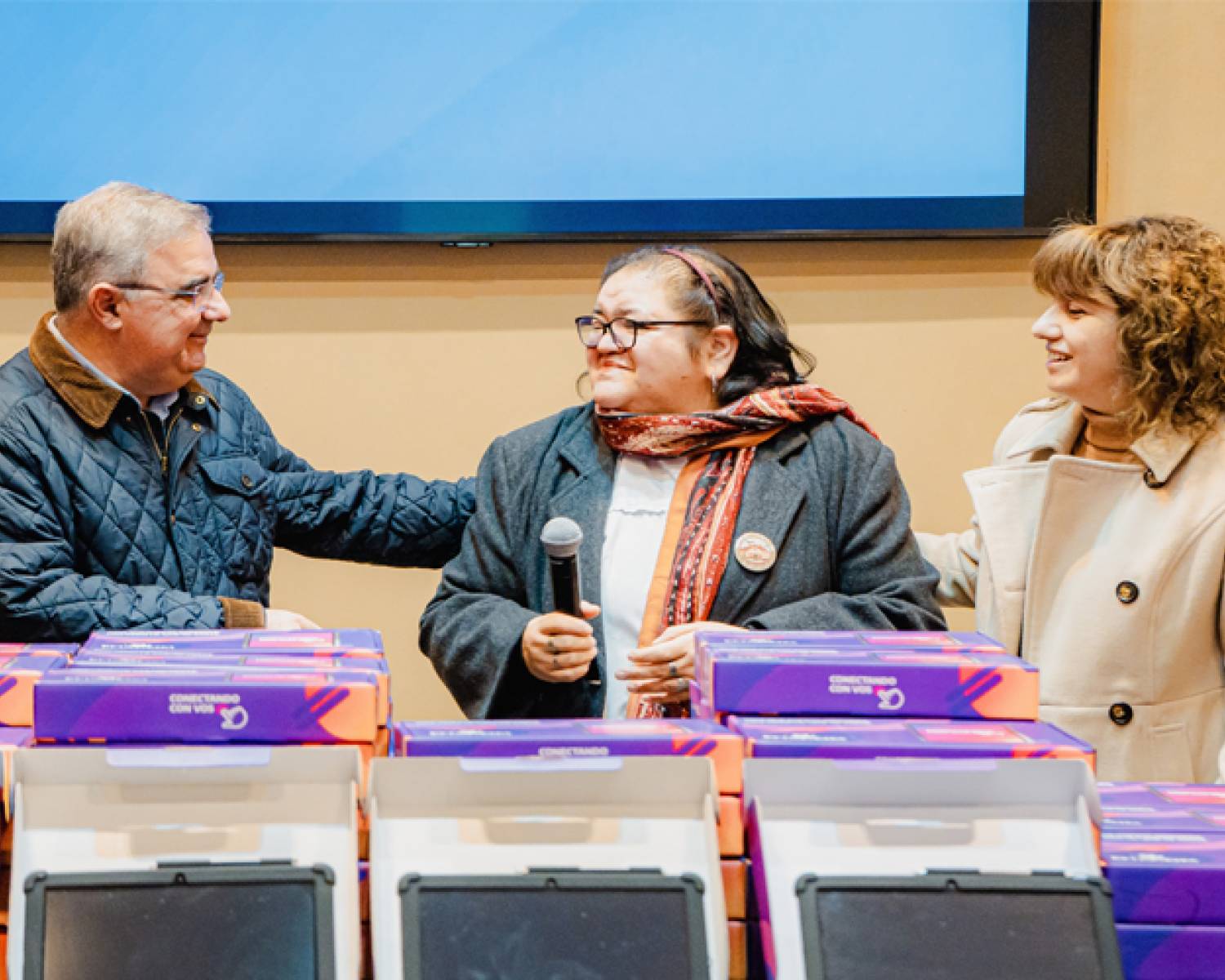 El Gobierno de Catamarca entregó 207 tablets que se suman a las 393 ya entregadas en las escuelas 
