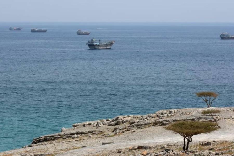 Irán lanzó misiles contra buques petroleros de Emiratos Árabes en el estrecho de Ormuz: un muerto