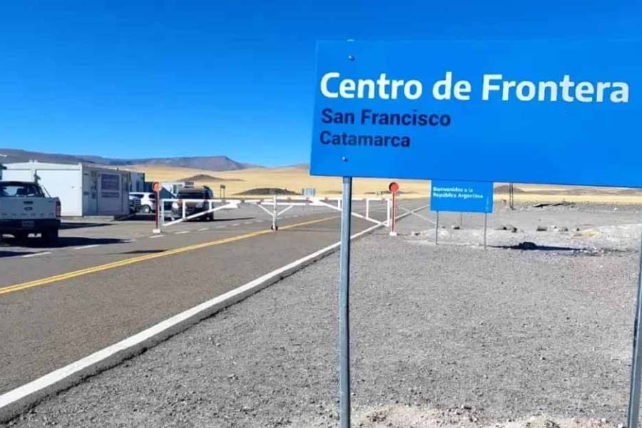 Cierran el Paso de San Francisco La prohibición de circulación vehicular en la zona se debe a al pronóstico de nevadas, ventisca y fuertes vientos en la alta cordillera.-  eldiariodecatamarca.com La Delegación Presidencial Regional de Atacama informó que,
