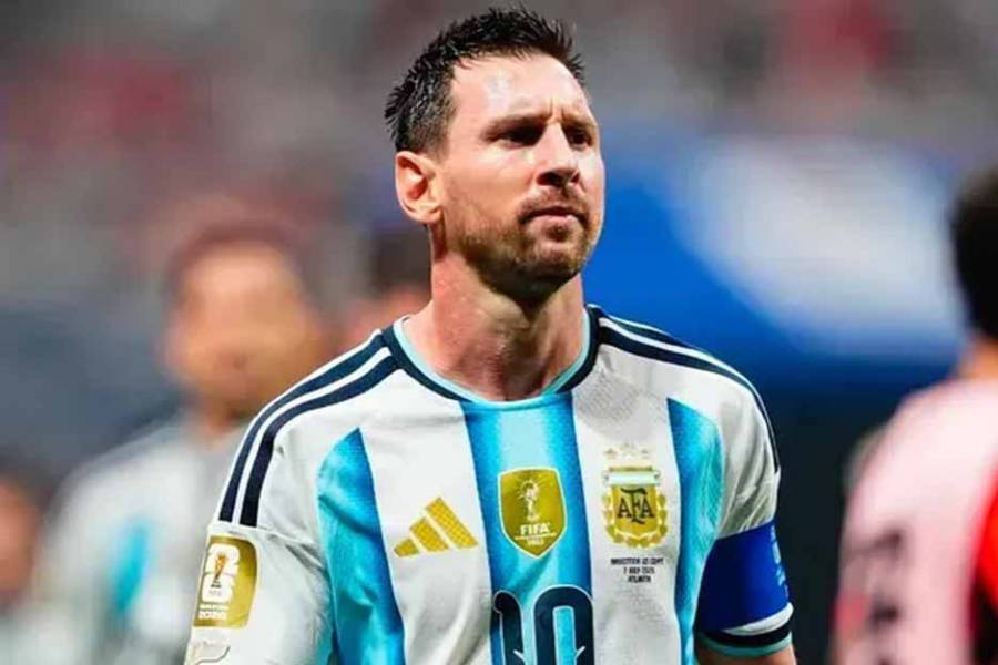 Llegó Lionel Messi a Rosario y los hinchas lo esperaron afuera del aeropuerto