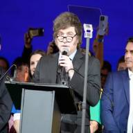 Javier Milei pidió el voto para Flávio Bolsonaro y fustigó a 