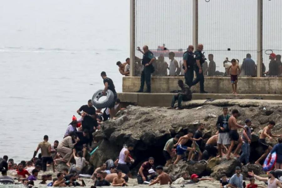 España en crisis: la llegada masiva de migrantes desde Marruecos tensa la política migratoria de Sánchez